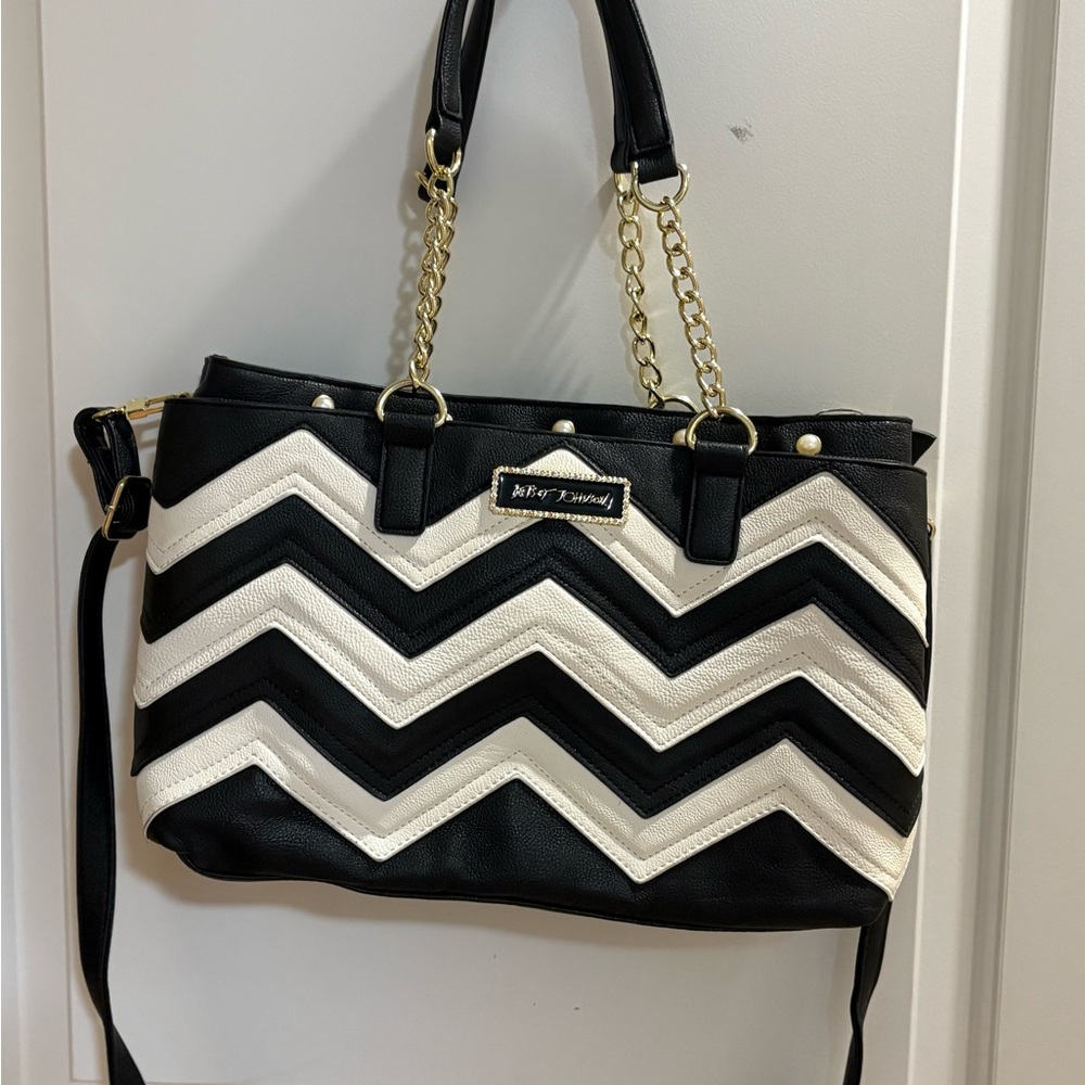 Betsey Johnson Black White Chevron Shoulder Tote Crossbody/Shoulder Bag